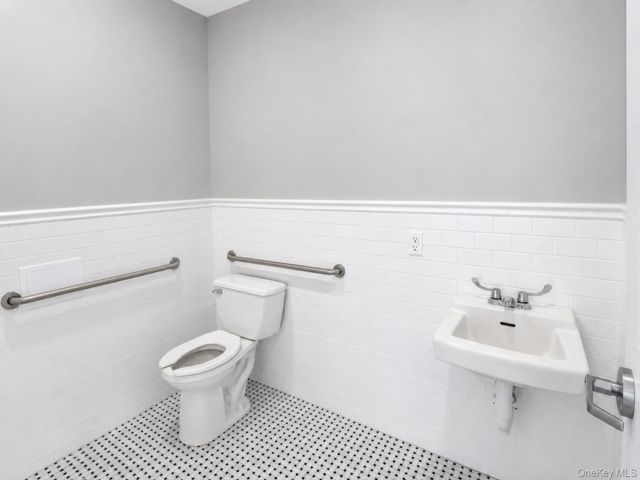 [PHOTO]
