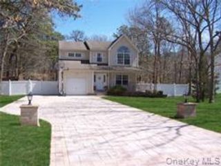  4 BR,  3.00 BTH &nbsp;Modern style home in Centereach