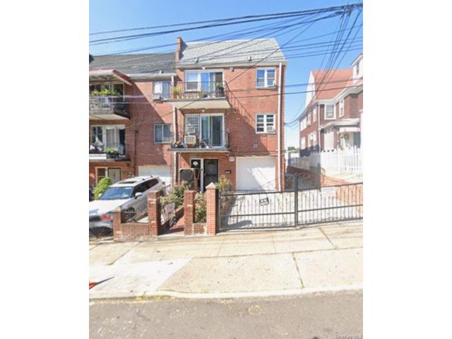  3 BR,  2.00 BTH &nbsp;A-frame style home in Jamaica Hills