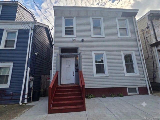  4 BR,  2.00 BTH &nbsp;Colonial style home in Newburgh