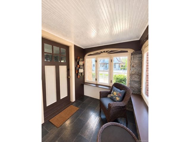  2 BR,  2.00 BTH &nbsp;Colonial style home in East Rockaway