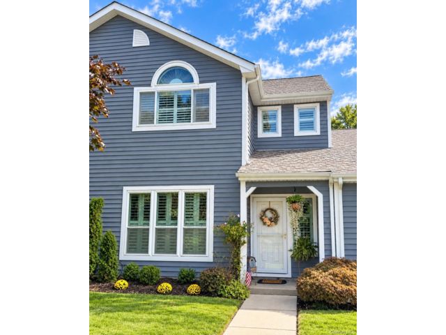  3 BR,  3.00 BTH &nbsp;Condo style home in Middle Island