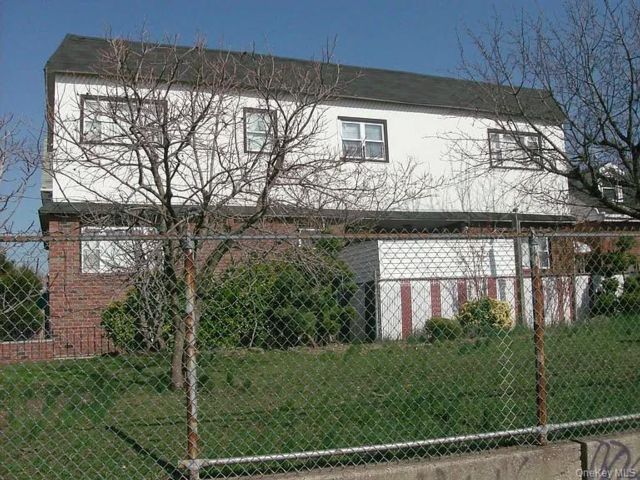  4 BR,  2.00 BTH &nbsp;Other style home in Ozone Park
