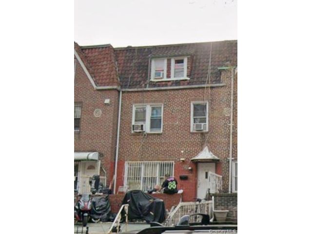  3 BR,  3.00 BTH &nbsp;Other style home in Jackson Heights