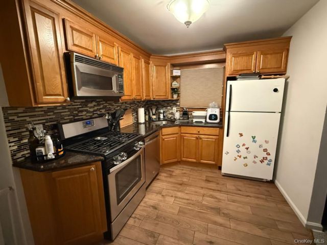  2 BR,  1.00 BTH &nbsp;Other style home in Howard Beach