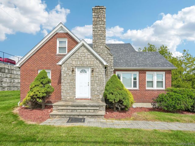  4 BR,  3.00 BTH &nbsp;Cape cod style home in Newburgh
