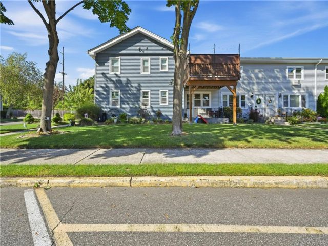  2 BR,  1.00 BTH &nbsp;Other style home in Islip