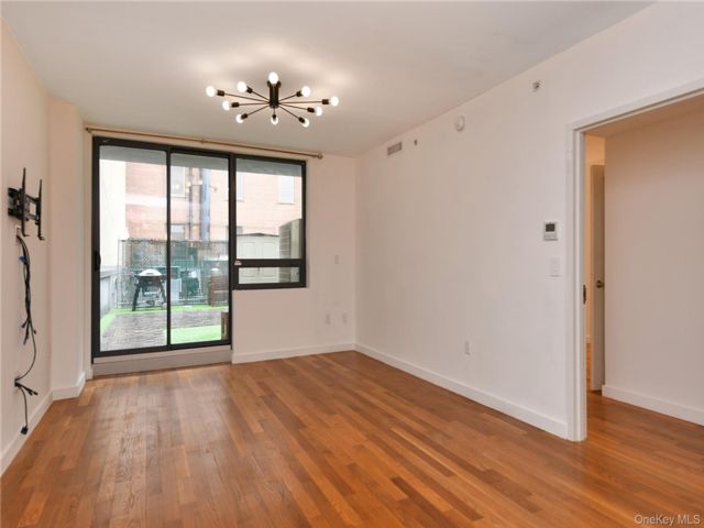  1 BR,  1.00 BTH &nbsp;Mid rise style home in Forest Hills