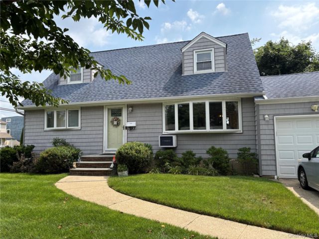  4 BR,  3.00 BTH &nbsp;Cape cod style home in Massapequa