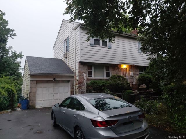  4 BR,  2.00 BTH &nbsp;Colonial style home in Mount Vernon