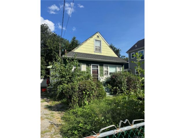  4 BR,  1.00 BTH &nbsp;Cape cod style home in Elmont