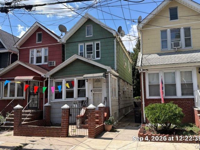  3 BR,  1.00 BTH &nbsp;Colonial style home in Woodhaven