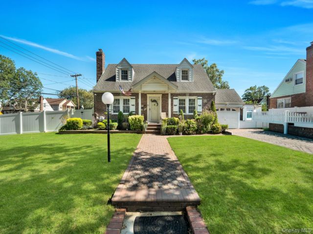  4 BR,  2.00 BTH &nbsp;Cape cod style home in Valley Stream