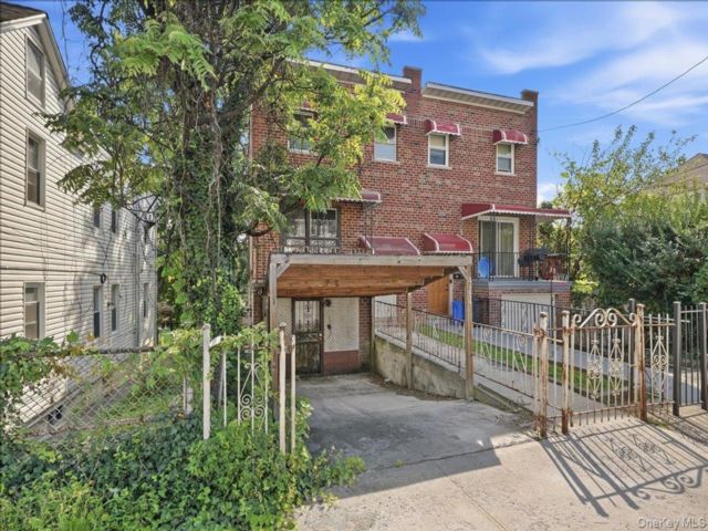  3 BR,  3.00 BTH &nbsp;Other style home in Woodlawn