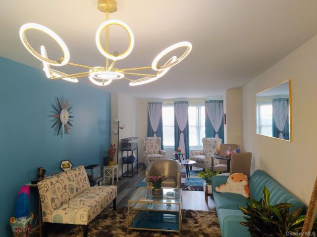 [Woodside Real Estate, listing number 7342623]