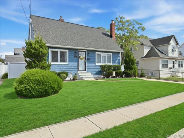  2 BR,  1.00 BTH &nbsp;Cape cod style home in Freeport