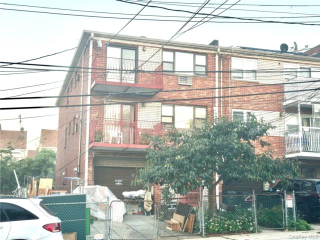  7 BR,  6.00 BTH &nbsp;House style home in Flushing