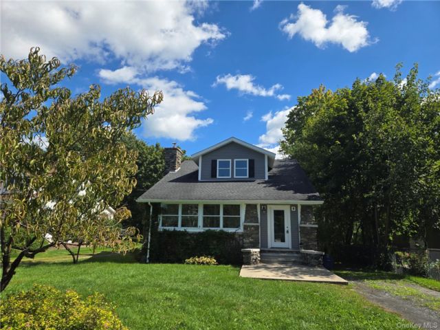  4 BR,  3.00 BTH &nbsp;Cape cod style home in Newburgh