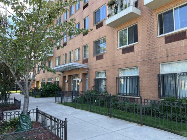  2 BR,  1.00 BTH &nbsp;Modern style home in Briarwood