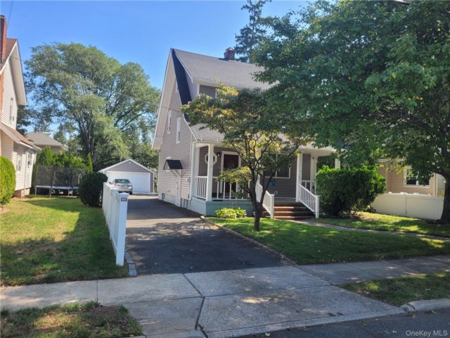 [Lynbrook Real Estate, listing number 7342767]