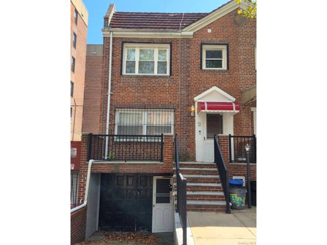  3 BR,  3.00 BTH &nbsp;Other style home in Forest Hills