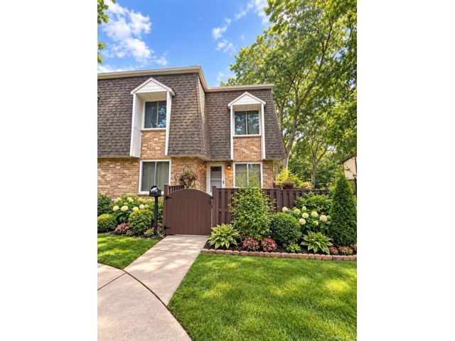  2 BR,  2.00 BTH &nbsp;Condo style home in Port Jefferson