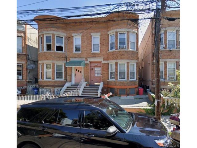  4 BR,  2.00 BTH &nbsp;Colonial style home in Woodhaven