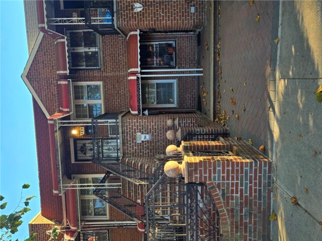  2 BR,  1.00 BTH &nbsp;Mid-century mod style home in Canarsie
