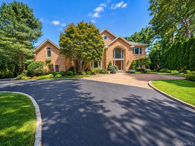  5 BR,  7.00 BTH &nbsp;Estate style home in Centerport