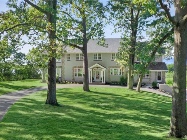  5 BR,  6.00 BTH &nbsp;Estate style home in Stony Brook