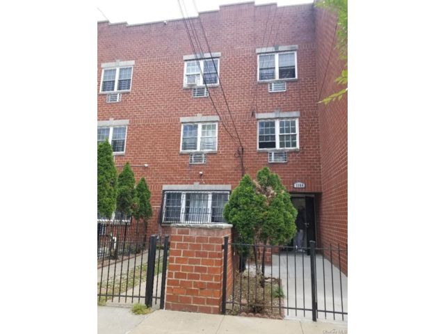  8 BR,  4.00 BTH &nbsp;Includes legal  style home in Longwood