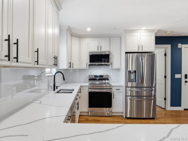  3 BR,  2.00 BTH &nbsp;Contemporary style home in Sleepy Hollow