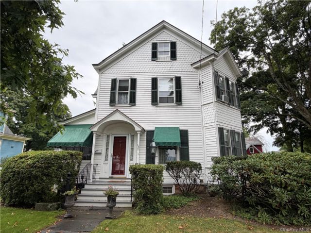  3 BR,  2.00 BTH &nbsp;Victorian style home in Montgomery