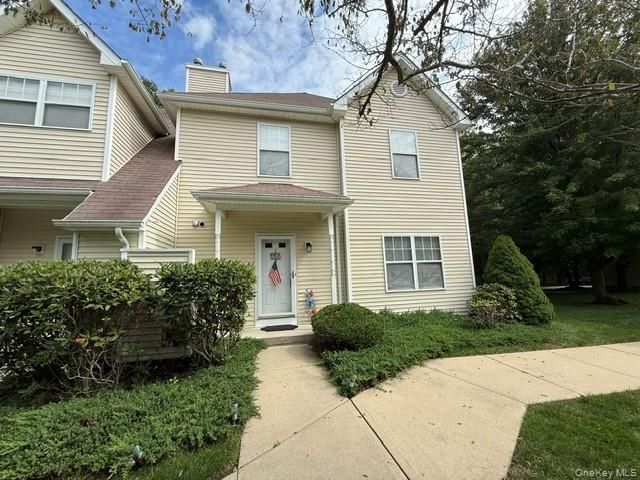  3 BR,  2.00 BTH &nbsp;Condo style home in Medford