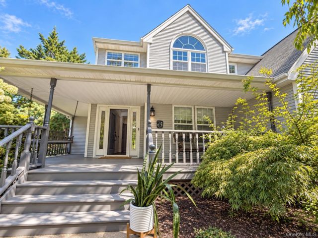  5 BR,  3.00 BTH &nbsp;Colonial style home in Nesconset