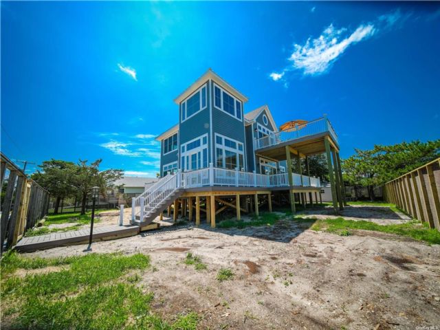  8 BR,  4.00 BTH &nbsp;House style home in Kismet
