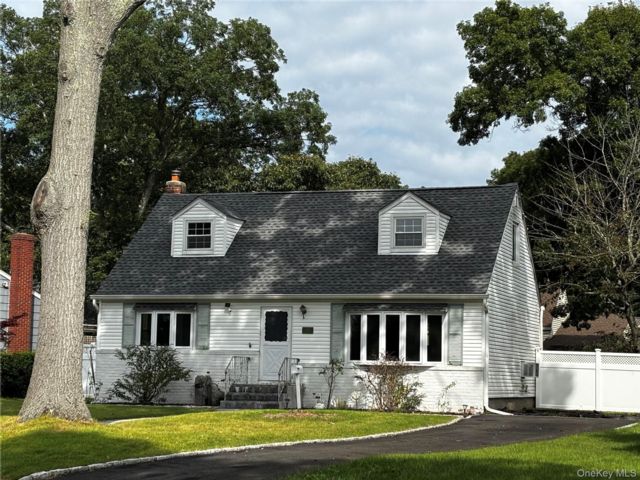 [North Babylon Real Estate, listing number 7343036]
