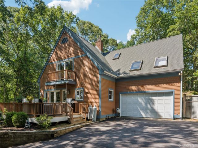  4 BR,  2.00 BTH &nbsp;Cape cod style home in Mattituck