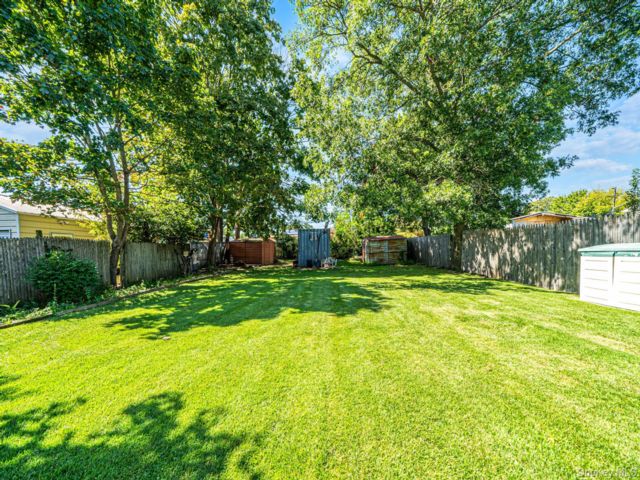 Lot <b>Size:</b> 50 x 100 &nbsp;House style home in Deer Park