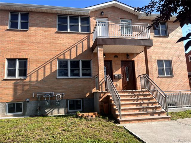  8 BR,  9.00 BTH &nbsp;Includes legal  style home in Flushing