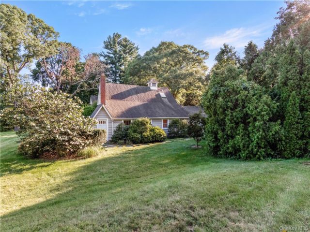  2 BR,  1.00 BTH &nbsp;Carriage house style home in Oyster Bay