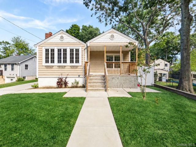  2 BR,  1.00 BTH &nbsp;Ranch style home in Selden