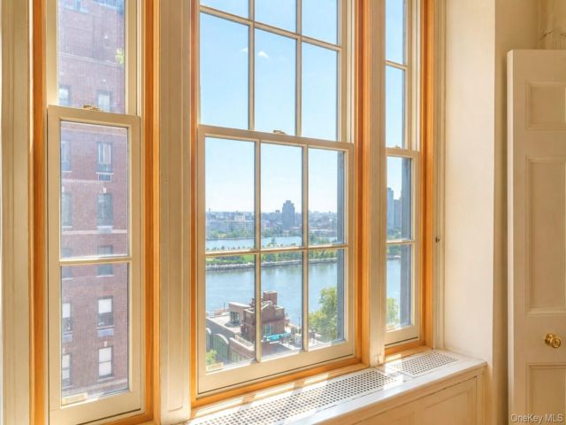  1 BR,  1.00 BTH &nbsp;Mid rise style home in New York (manhattan)
