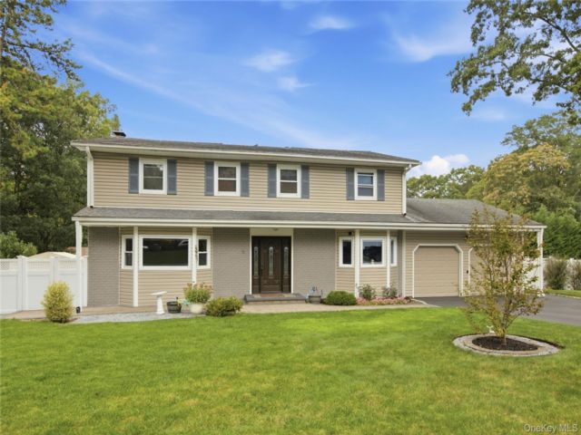  5 BR,  3.00 BTH &nbsp;Colonial style home in East Setauket