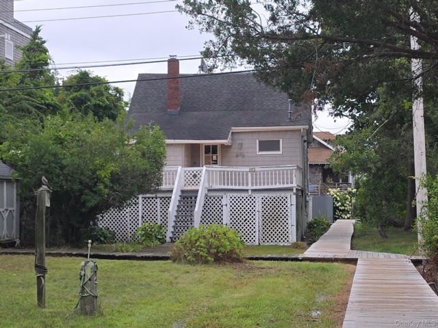  3 BR,  1.00 BTH &nbsp;Bungalow style home in Oak Beach