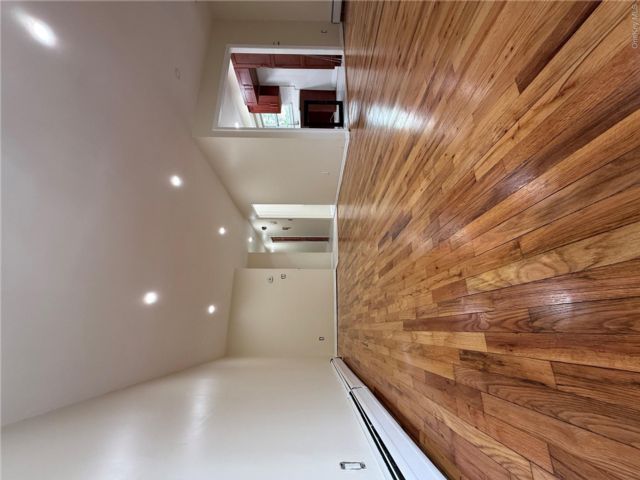[Jamaica Hills Real Estate, listing number 7343098]