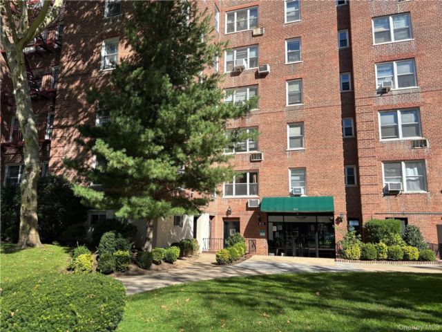  1 BR,  1.00 BTH &nbsp;Garden style home in Flushing