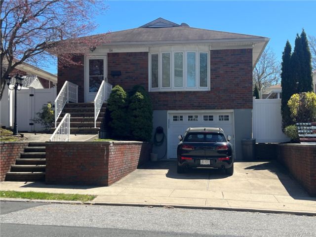  3 BR,  3.00 BTH &nbsp;Raised ranch style home in West Brighton