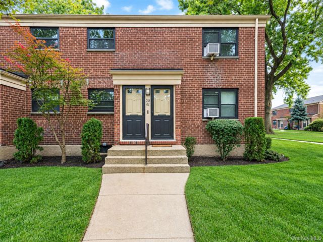  2 BR,  1.00 BTH &nbsp;Other style home in Oakland Gardens