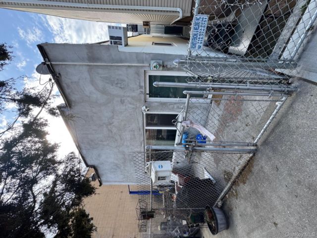Studio,  0.00 BTH &nbsp;Commercial style home in Maspeth